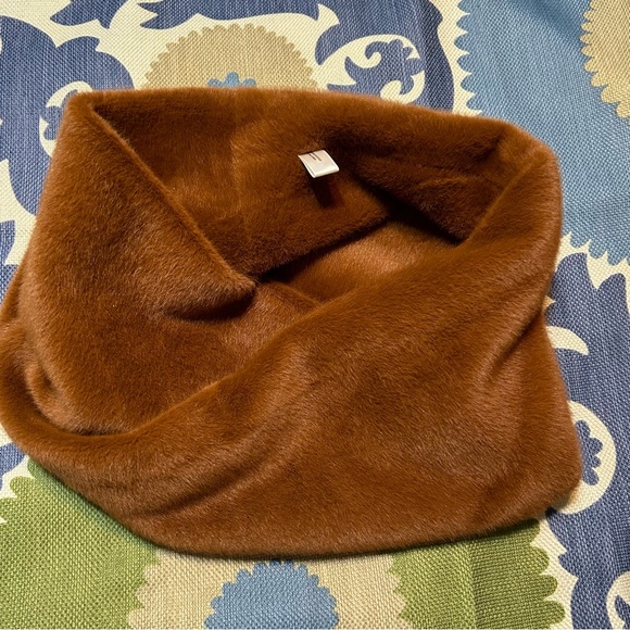 Faux Fur Twisted Neck Scarf Tan Brown Infinity Cowl, NWOT, Luxurious Soft - Picture 2 of 6